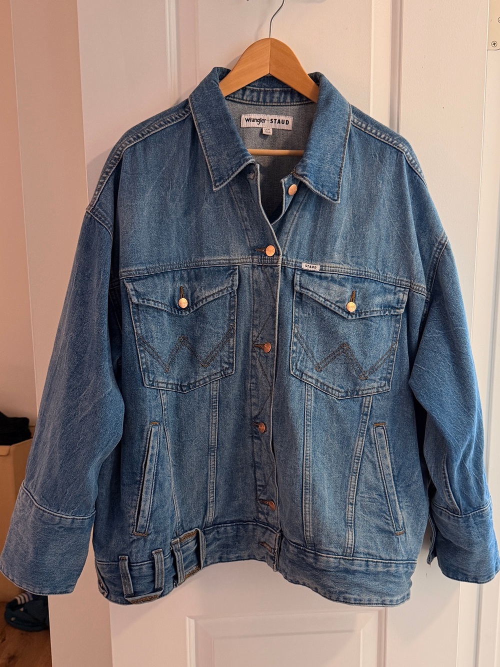 STAUD x Wrangler The Biggest Jean Jacket – Mid Blue – Size L/XL
